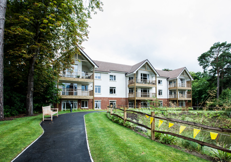 Charters Village 60 Felcourt 600X400 Bf06395