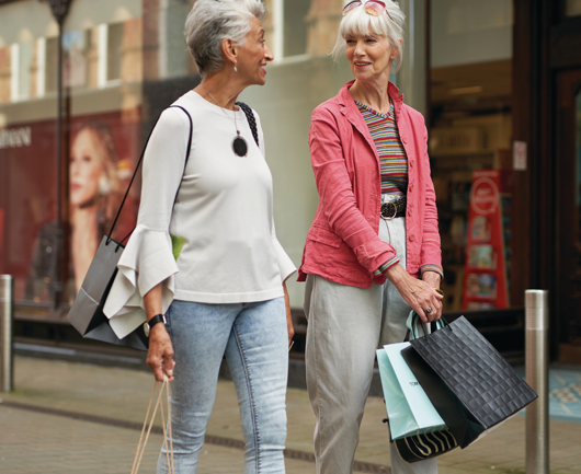 RVG Model Reportage Cityshopping6772 CMYK 800X1200 Cb6eae5 (1)